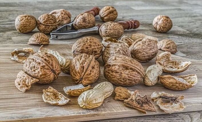 Varias nueces para la salud masculina